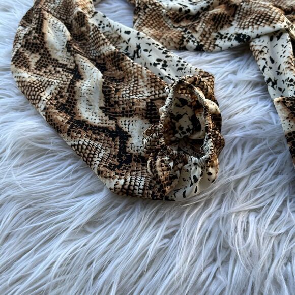 FASHION NOVA 💫Women’s Animal print Tie Front Crop Tops💫large - Picture 3 of 5